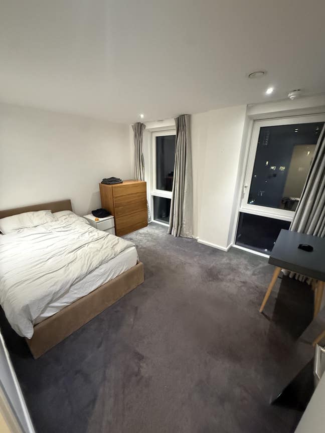 Large Double, Private Bathroom, 2 Balconies - N1 Main Photo