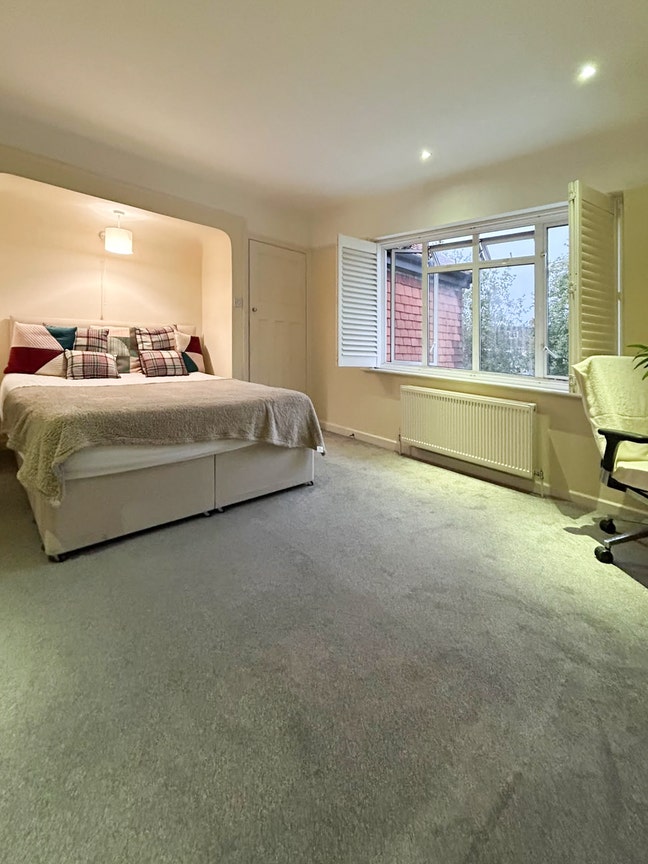Spacious Ensuite Room in Worcester Park Main Photo
