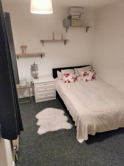 Room to rent in quiet area Main Photo