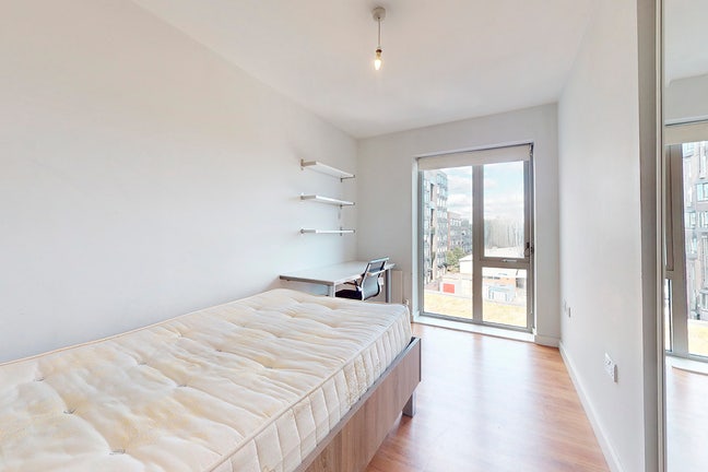 Double Room With Private Bathroom In Mile End Main Photo