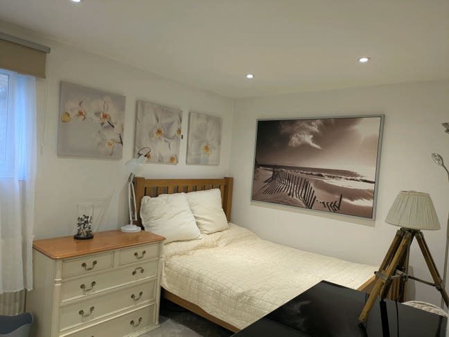 A double room in a two bedroom flat Main Photo