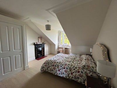 Large spacious room with private bathroom Main Photo