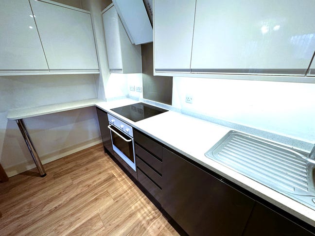2 Bed Flat in Romford Town Centre &pound;1775 Pcm Main Photo