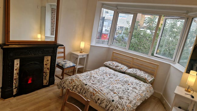 Bensham Grove Double Bedroom Main Photo