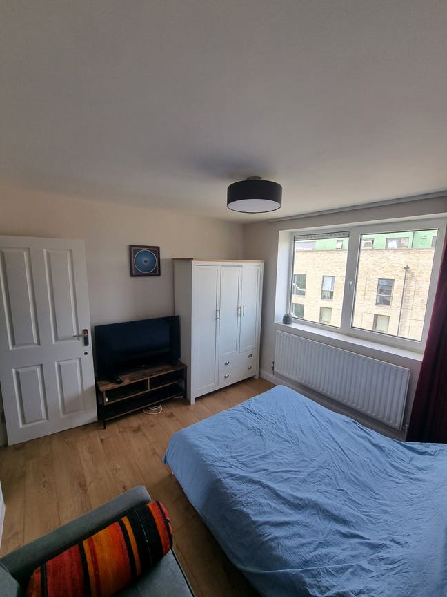 Bright cosy room with private bathroom!  Main Photo