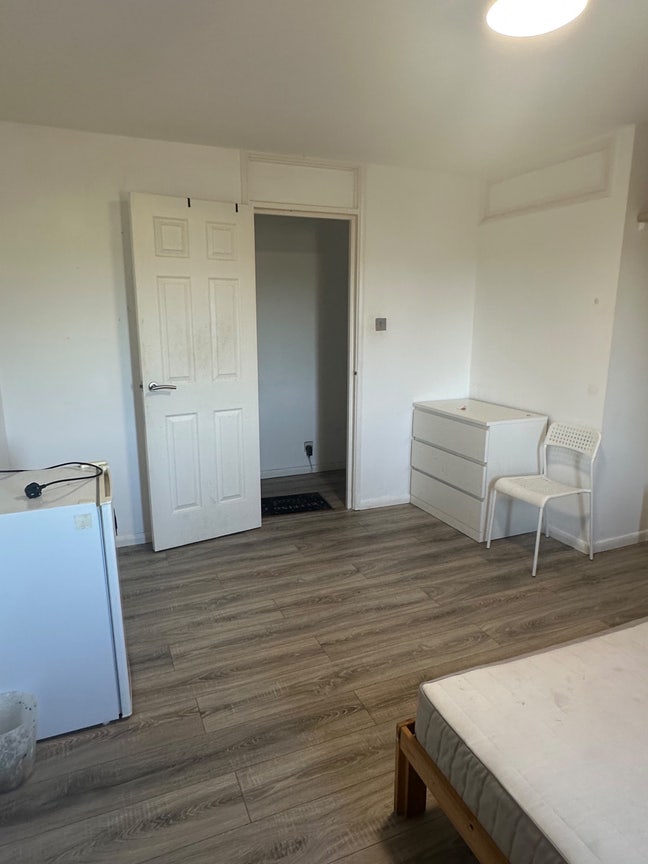 Spacious 3 bed Flat  Main Photo