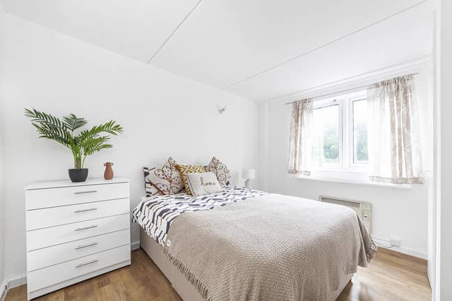 Three rooms available in Battersea  Main Photo