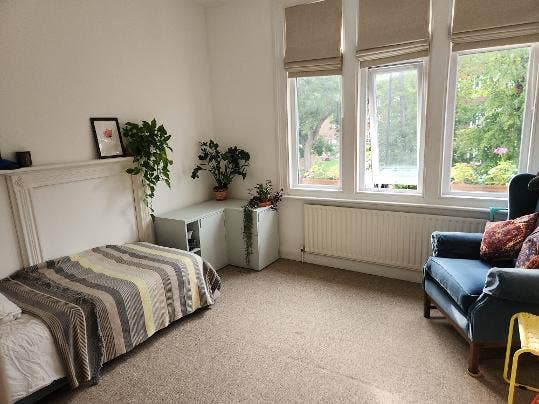 Bright, clean flat near Bounds Green  Main Photo