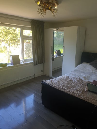 Large Bright Room Putney/Kingston Vale Main Photo