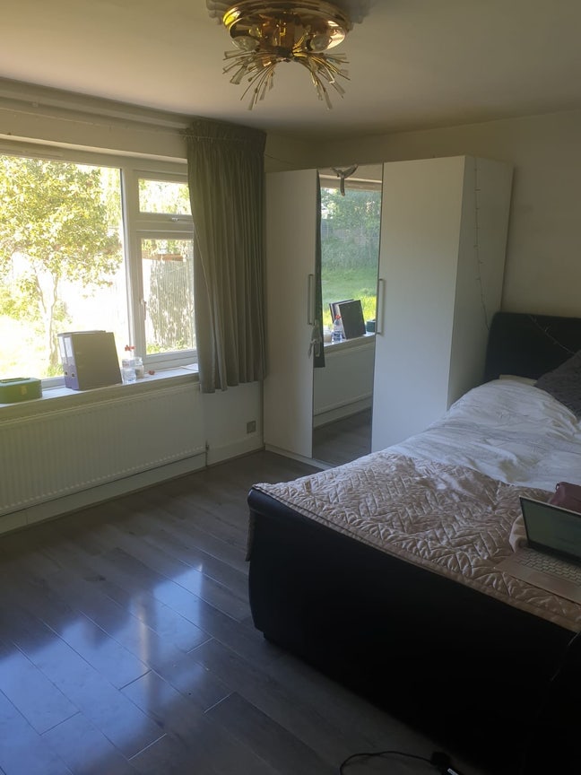 Large Bright Room Putney/Kingston Vale Main Photo