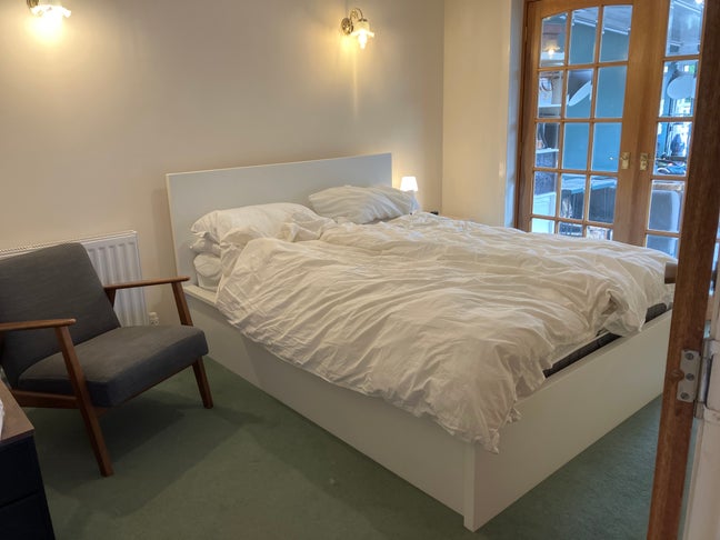 Bedroom & Conservatory in Shared Tain Ho Main Photo