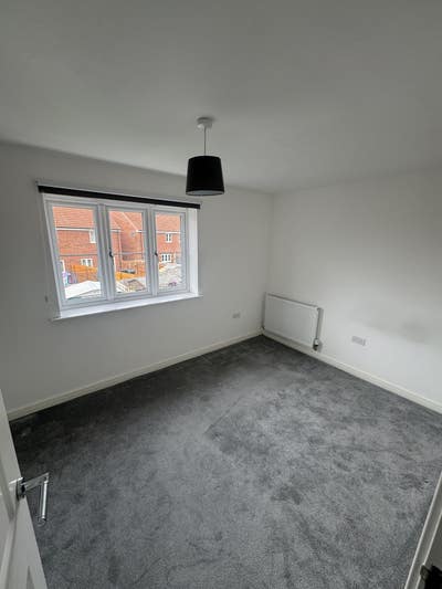 Large Double Room in Modern, Quiet Home Bills Inc. Main Photo