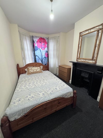 Room available to rent  Main Photo