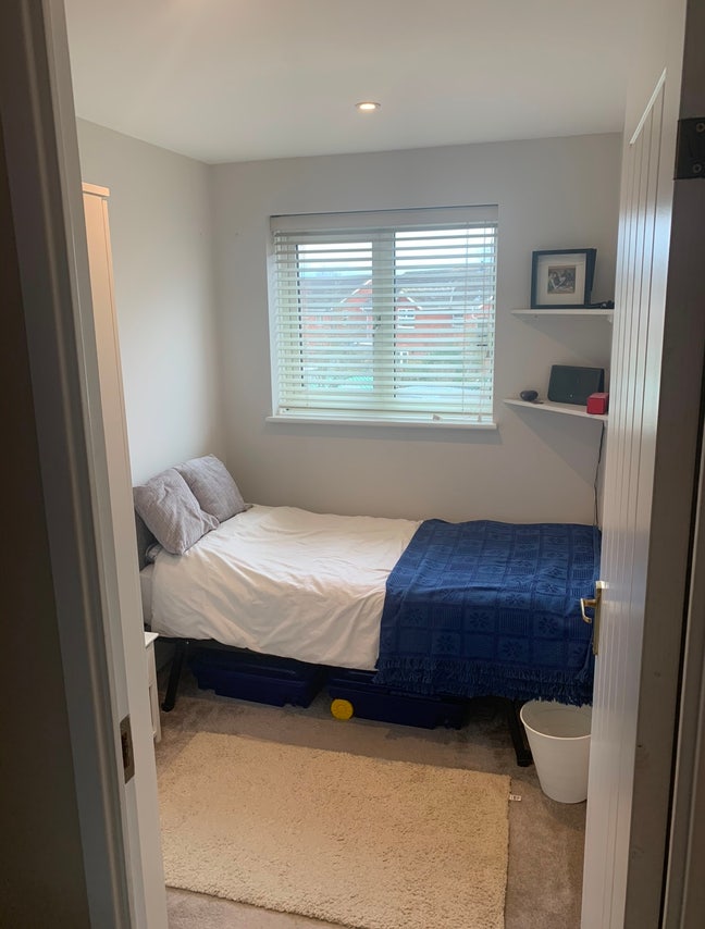 Single Room Available - Excellent Location Main Photo