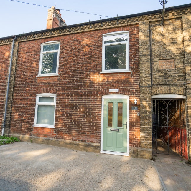 Double Room Available  Main Photo
