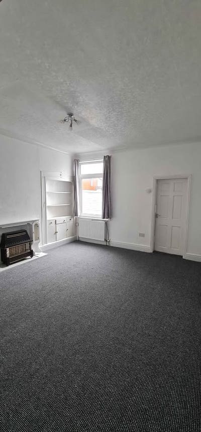 2 Bed, 1 Bathroom House - Bury Main Photo