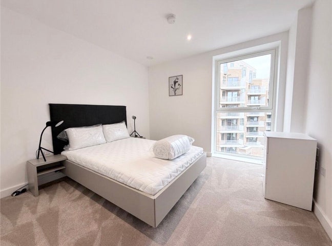 Double bedroom w/ private bathroom in Lombard Sq Main Photo