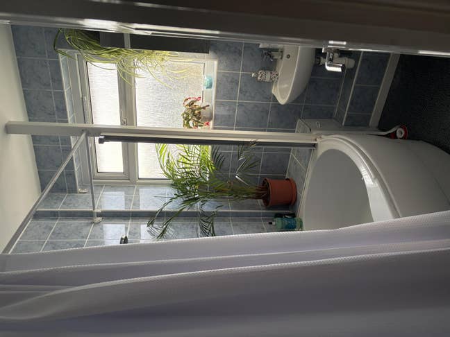 Single furnished room for airline staff or sky sta Main Photo