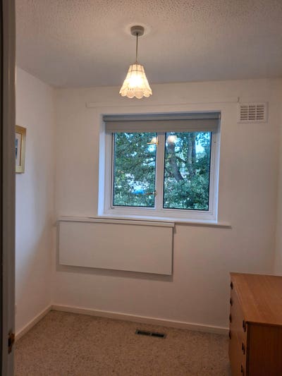 One Single Room in a Town House Main Photo