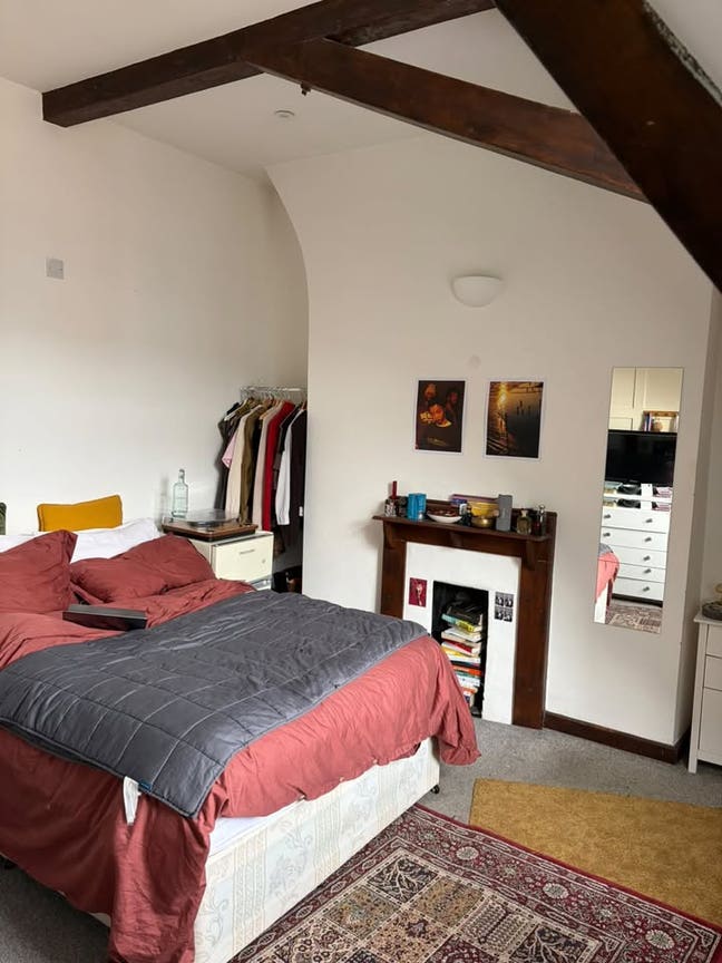 Rare Find - Bright Double Room in Shoreditch | EC2 Main Photo