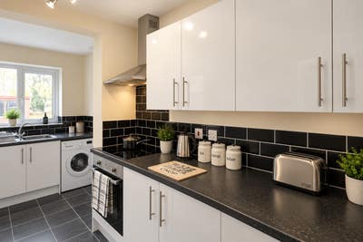 Fully Furnished En-Suite Room – All Bills Included Main Photo