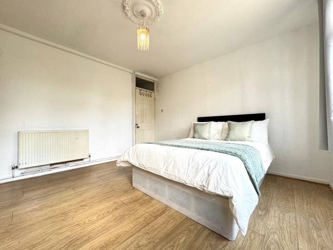 📍E14 - Zone 2 - 2 Affordable Double Rooms📍 Main Photo