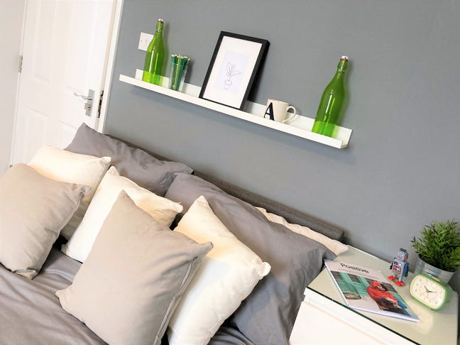💛Great Things Happen Living in a Snug Home💛 Main Photo