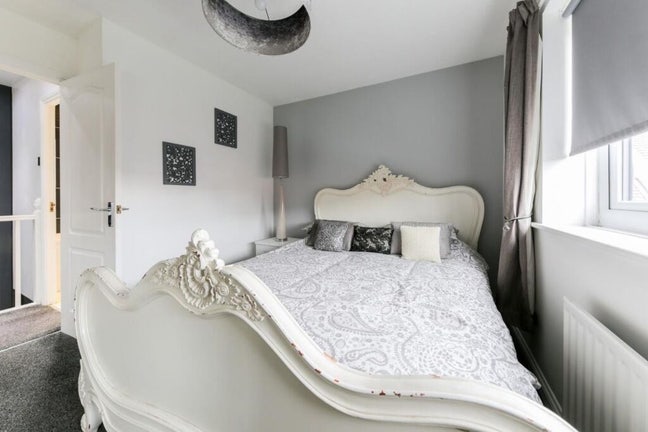 Two spare rooms available - ideal for contractors Main Photo