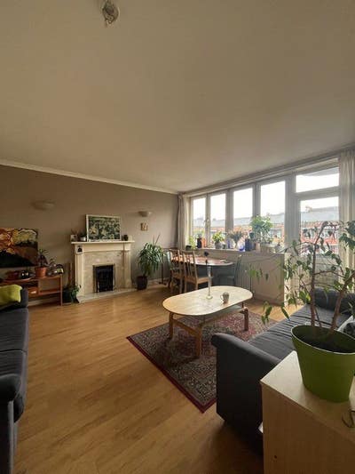 Sunny West End Flat Main Photo