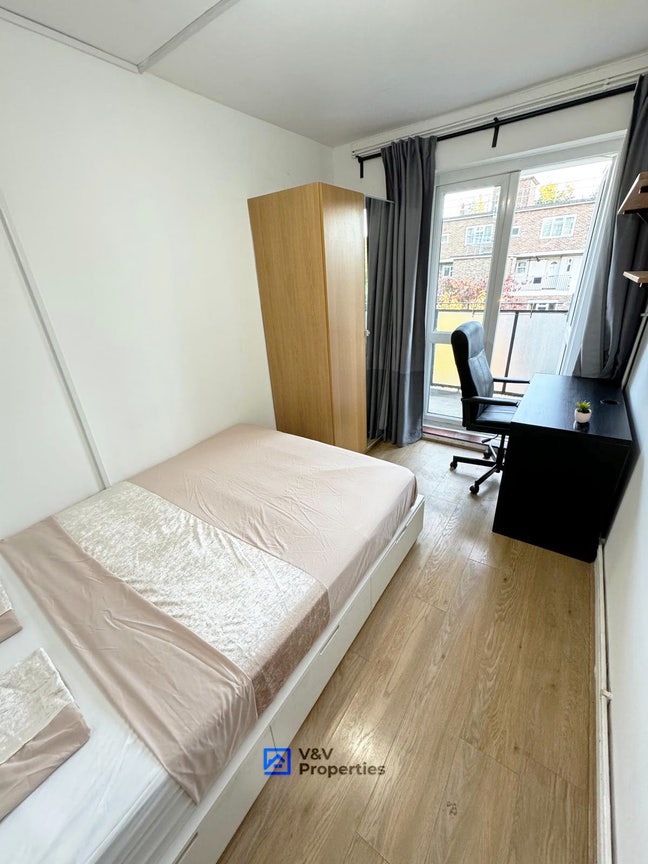 🌳Double Room + Balcony – Last Reduction!🌳 Main Photo