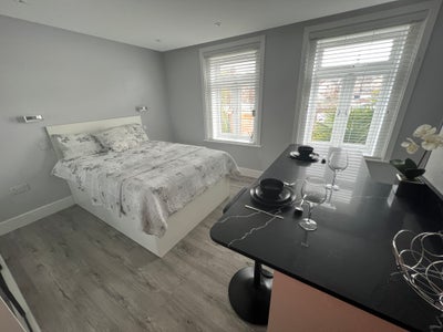 Luxurious Studio Bills inc Zero Deposit Option Main Photo