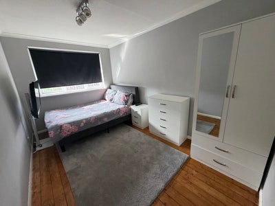 🏡 Double Room to Rent, Collier Row - &pound;850 pcm Main Photo