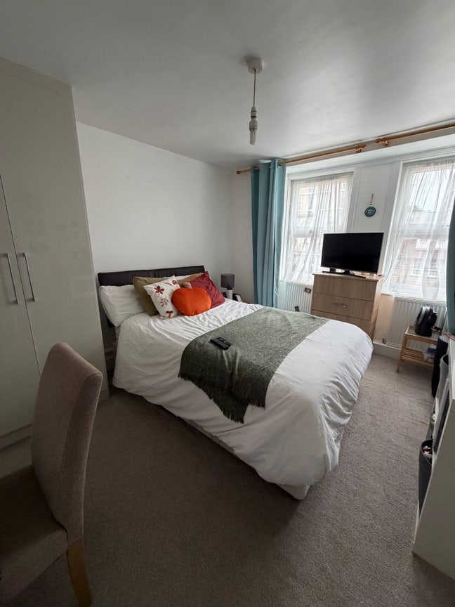 Double Room Available near West Ham Station Main Photo