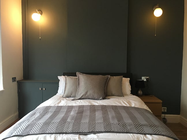 Whole 5 Bedroom House (Fully Furnished) Main Photo