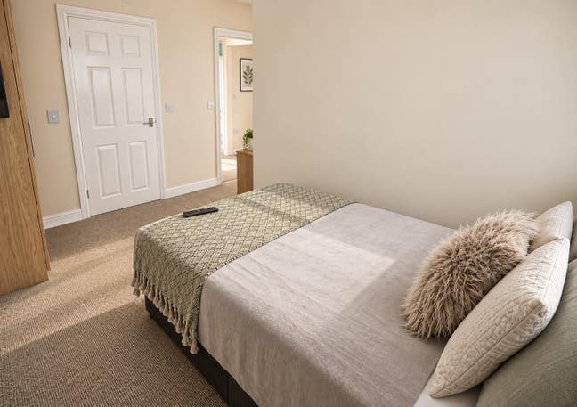 En-Suite Room Available near Redhouse! Main Photo