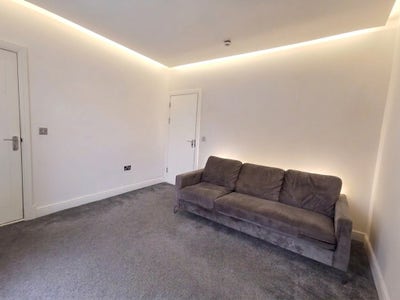 🏡 1-Bedroom Flat | Mount Pleasant | Swansea | Main Photo
