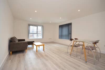 1 Double Bedroom + Gym - E14 Main Photo