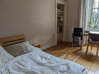Spacious double room available in Newington. Main Photo