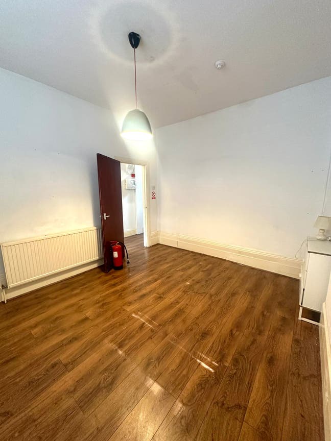 Seasonal Offer! - Double Room - Near Aldgate E1 Main Photo