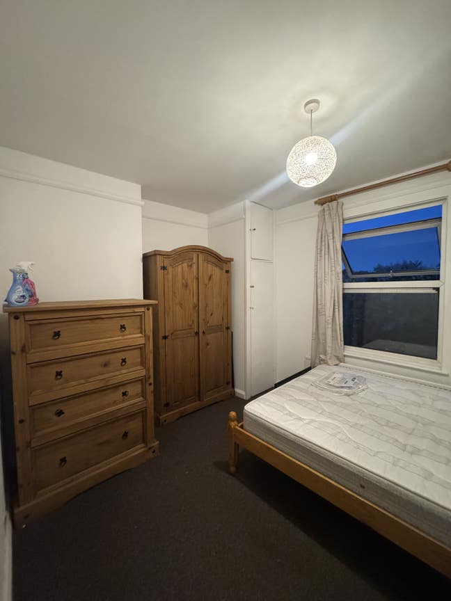 Double room to let in shared house on Milton Road  Main Photo