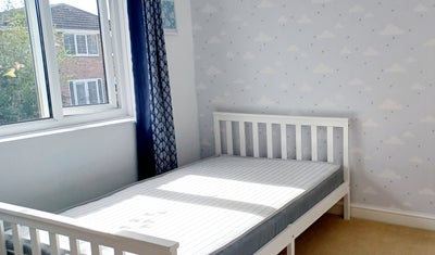 Lovely bright room to rent in quiet house. Main Photo