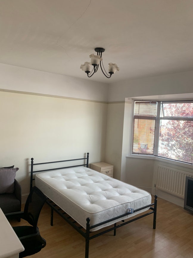Large double room in house Main Photo