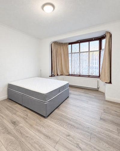 Rooms available in Barking  Main Photo