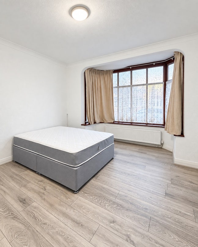 Rooms available in Barking  Main Photo