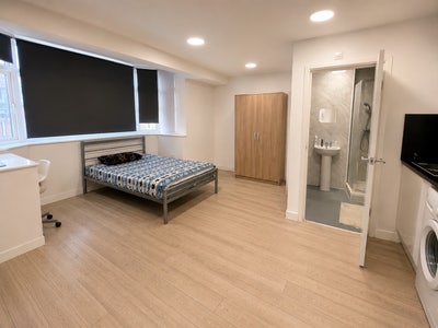Self-Contained Studio with fee parking and garden Main Photo