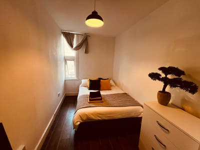 Great Double Room 1 Minute To Whitechapel Station Main Photo