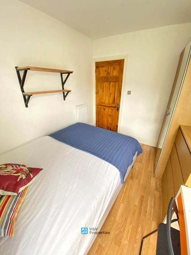1 Room with Balcony + Cleaning Included🫧 Main Photo