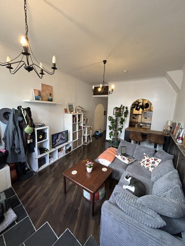 Furnished Sunny Leytonstone Flat  Main Photo