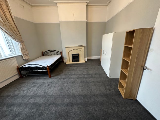 Massive Double Room Available in *W10 Main Photo