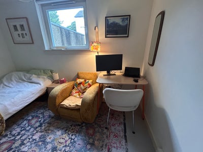 Double room in bright Gorbals flat Main Photo